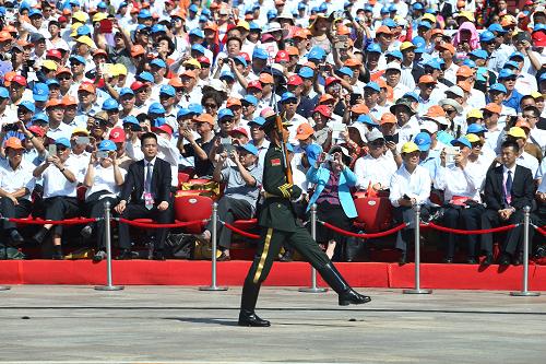 9月3日,中國人民抗日戰爭暨世界反法西斯戰爭勝利70周年紀念大會在北京隆重舉行。這是標兵就位。新華社記者 陳建力 攝